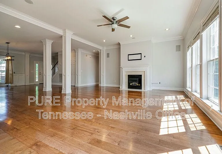 1214 Broadmoor Cir — Photo 10