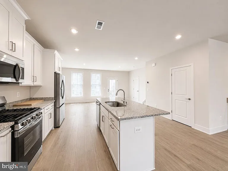 131 Sapphire St — Photo 11