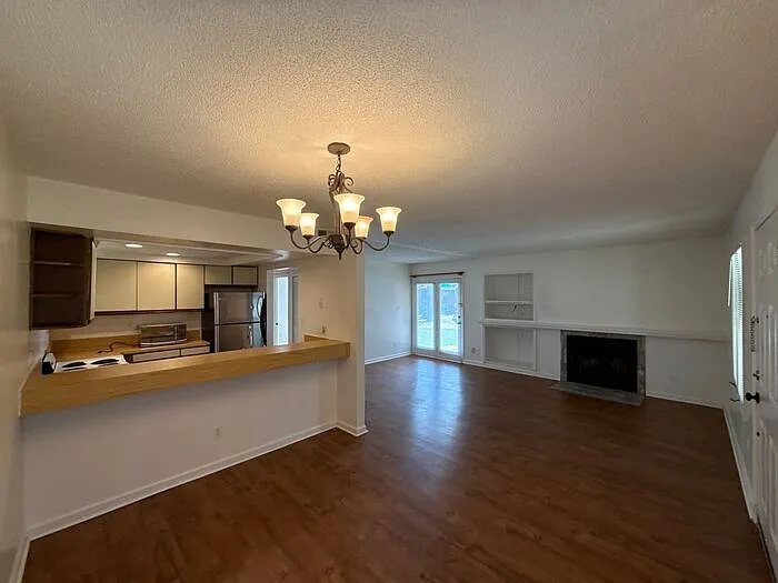 2 bed, 2.0 bath, 993 sqft, $1,395 — Photo 2