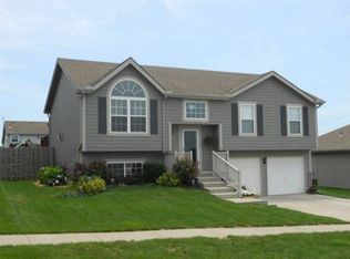 621 E 14th Pl, Eudora, KS 66025