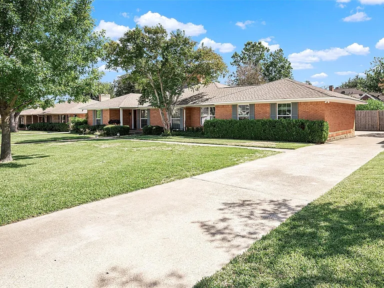 6814 Pemberton Dr — Photo 22