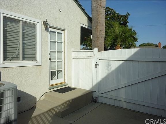 Side door into kitchen