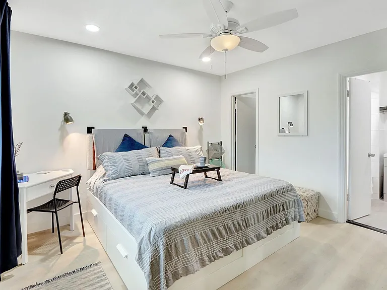 2426 SE 17th St #305 — Photo 14