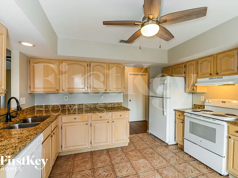 18557 Wisteria Rd — Photo 6