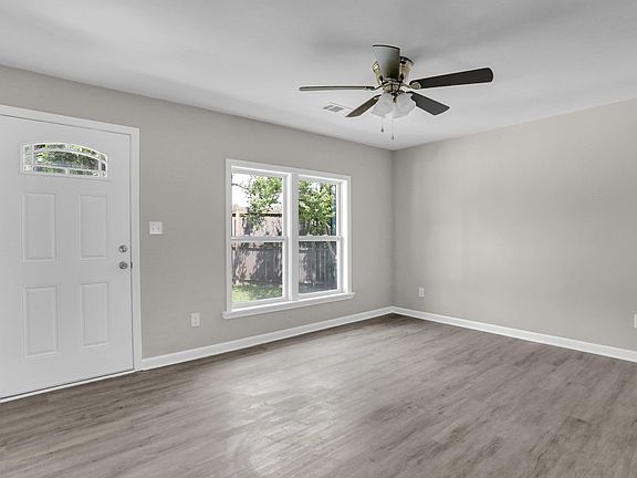 5th image of 110 Bass Ave
