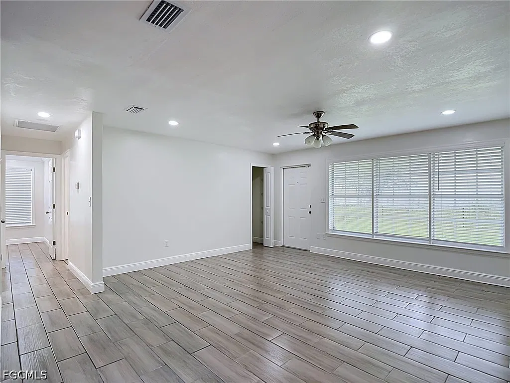 3 bed, 2.0 bath, 1102 sqft, $2,200 — Photo 2