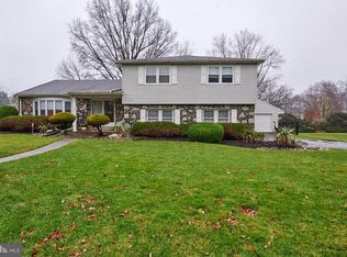 798 Red Barn Ln, Huntingdon Valley, PA 19006