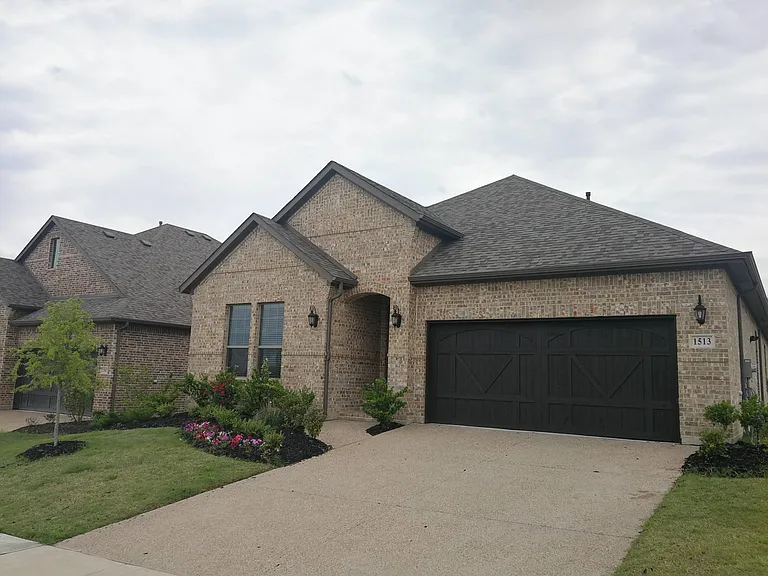 1513 Gallant Fox Dr — Photo 1