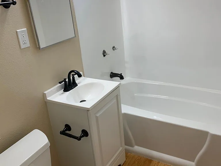 268 N Eucalyptus Ave — Photo 5
