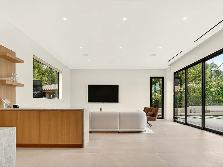 5728 Calvin Ave #1/2 — Photo 19
