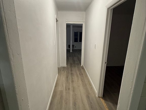 5th image of 423 Washington Ave APT 1