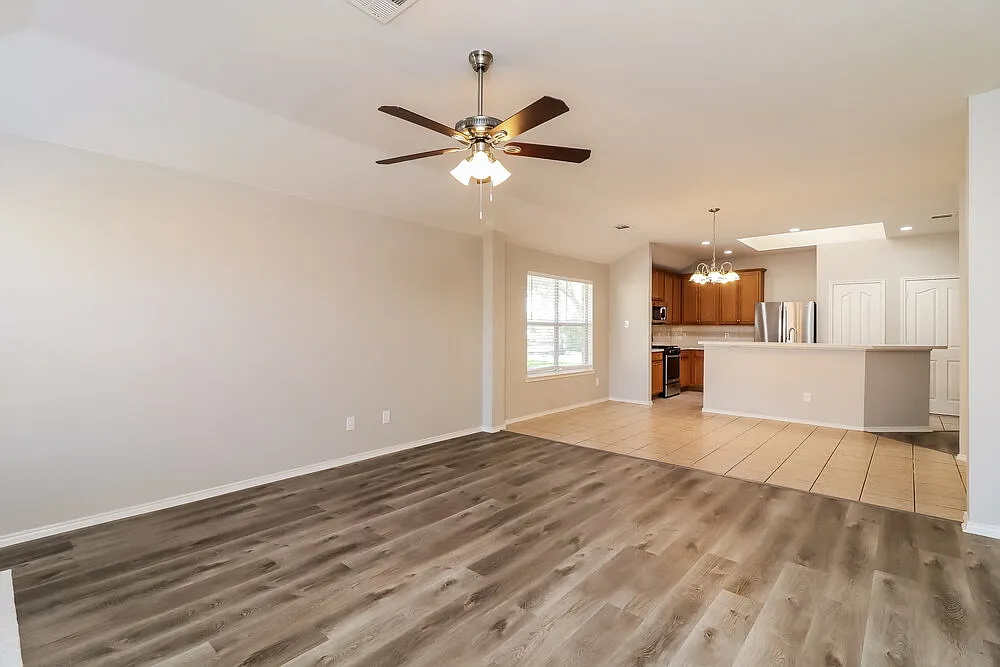 3 bed, 2.0 bath, 1756 sqft, $2,170 — Photo 4