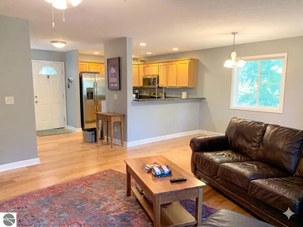 4138 Sherwood Forest Dr, Traverse City, MI 49686