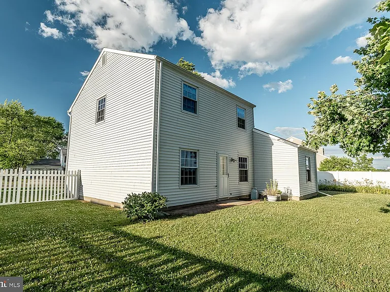 10 Honey Locust Ln — Photo 30