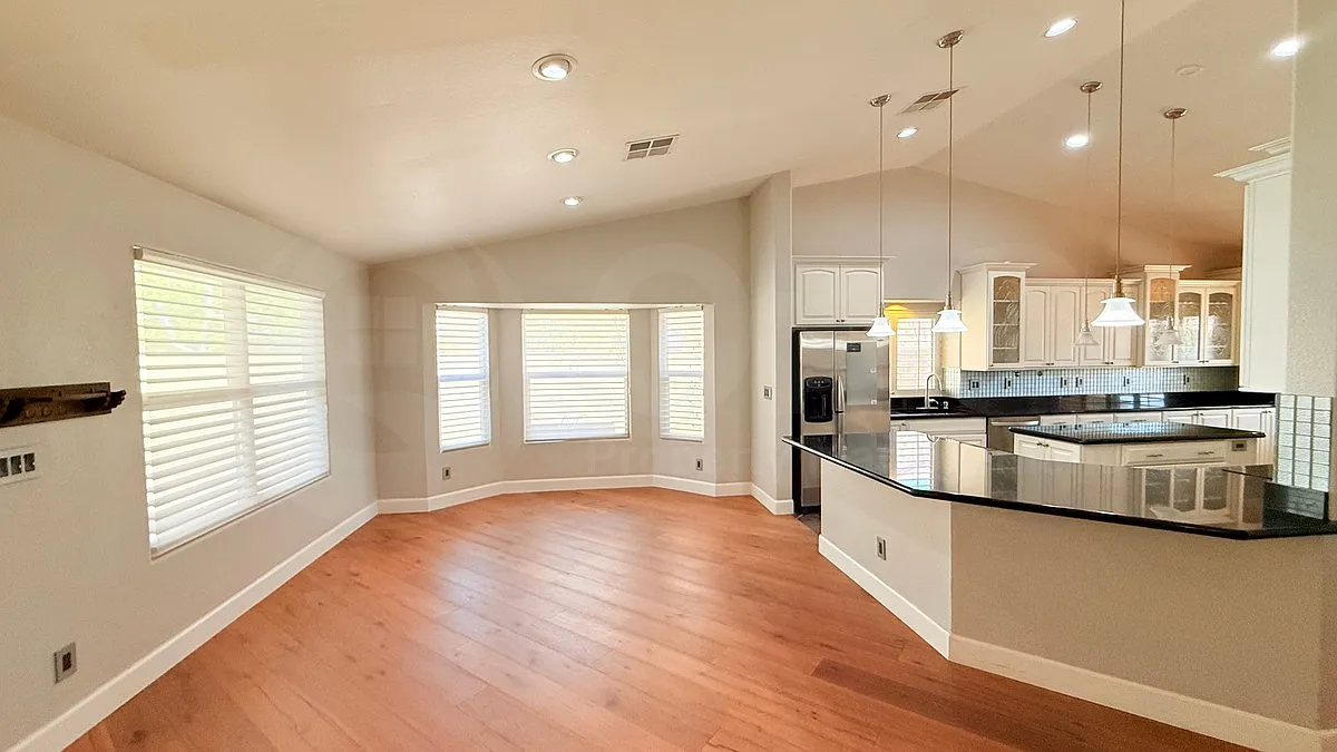 3 bed, 2.0 bath, 1849 sqft, $3,950 — Photo 4