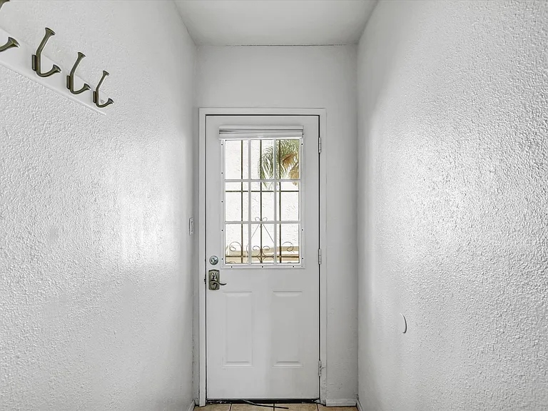 5860 - 5864 Mildred Street — Photo 36