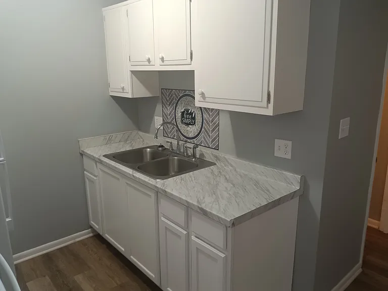 235 W Poplar St — Photo 3