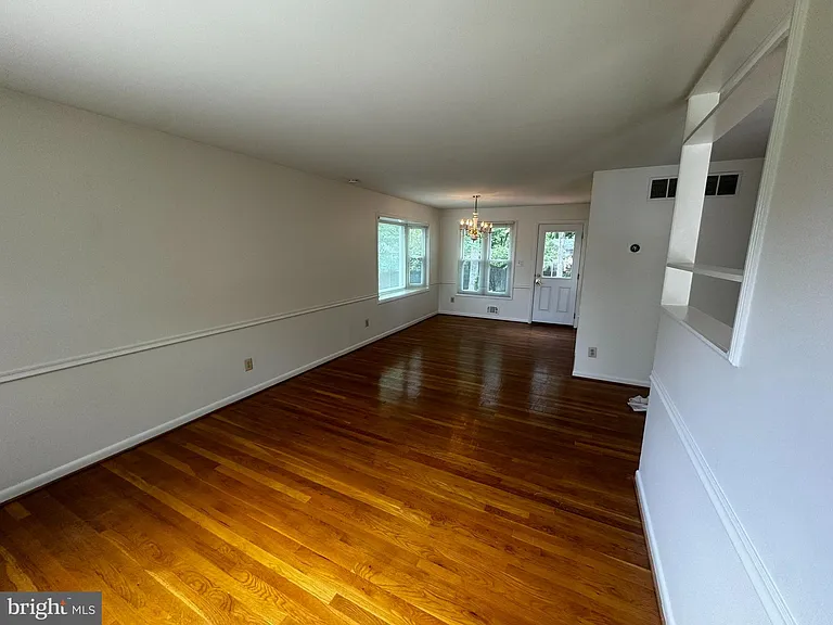 2508 Saint John Pl — Photo 7