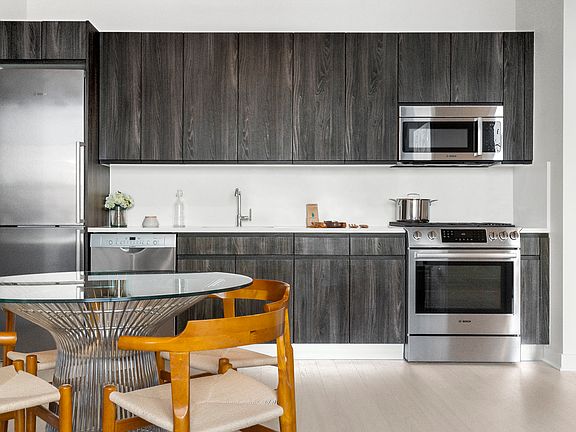 4th image of 363 Bond St #567