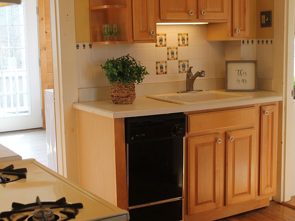 1st image of 112 Cottage St Floor 1