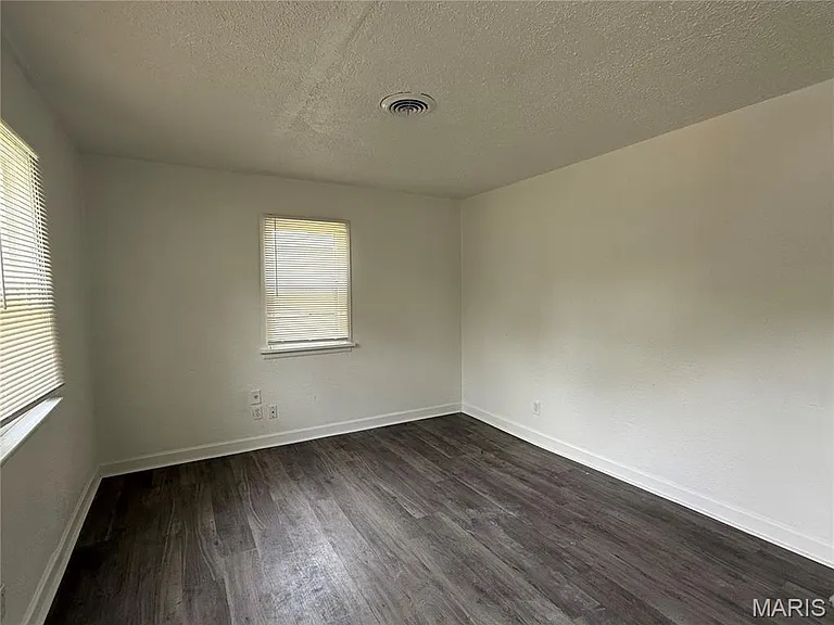 470 Mueller Ave — Photo 3
