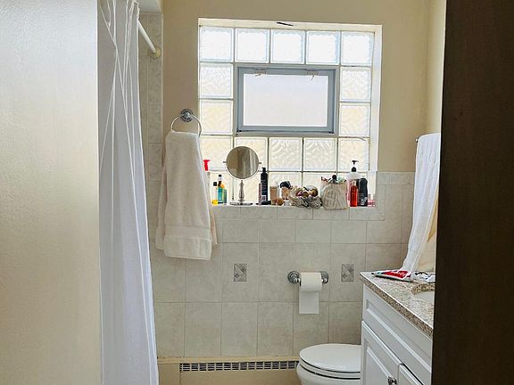 4th image of 5537 N Artesian Ave #2