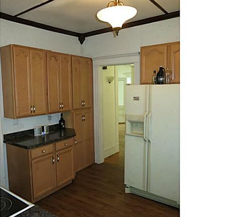 4th image of 110 Hubbell St