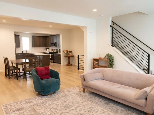 638 N Autumn Ash Cir, Kaysville, UT 84037