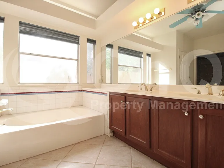 315 W Marconi Ave — Photo 19