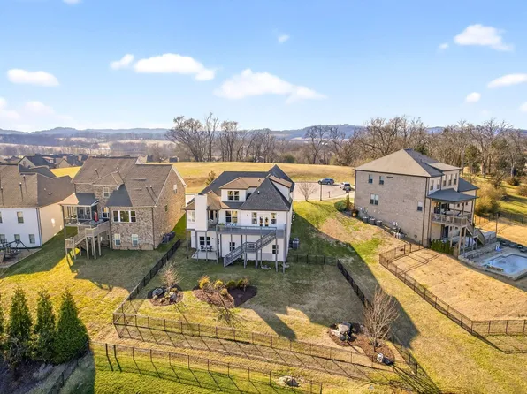 2340 Coppergate Way, Thompsons Station, TN 37179