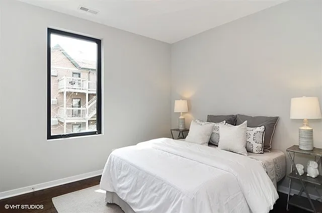 2420 W Fillmore St #3 — Photo 3