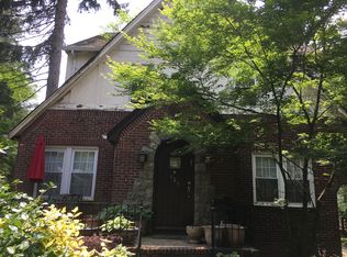 126 Hicks Ln, Great Neck, NY 11024