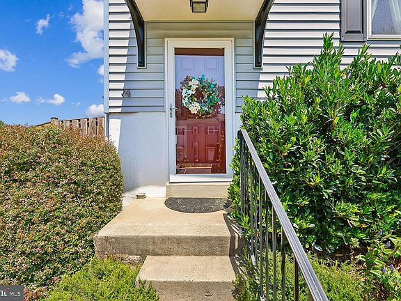 3rd image of 74 Oxford Ct