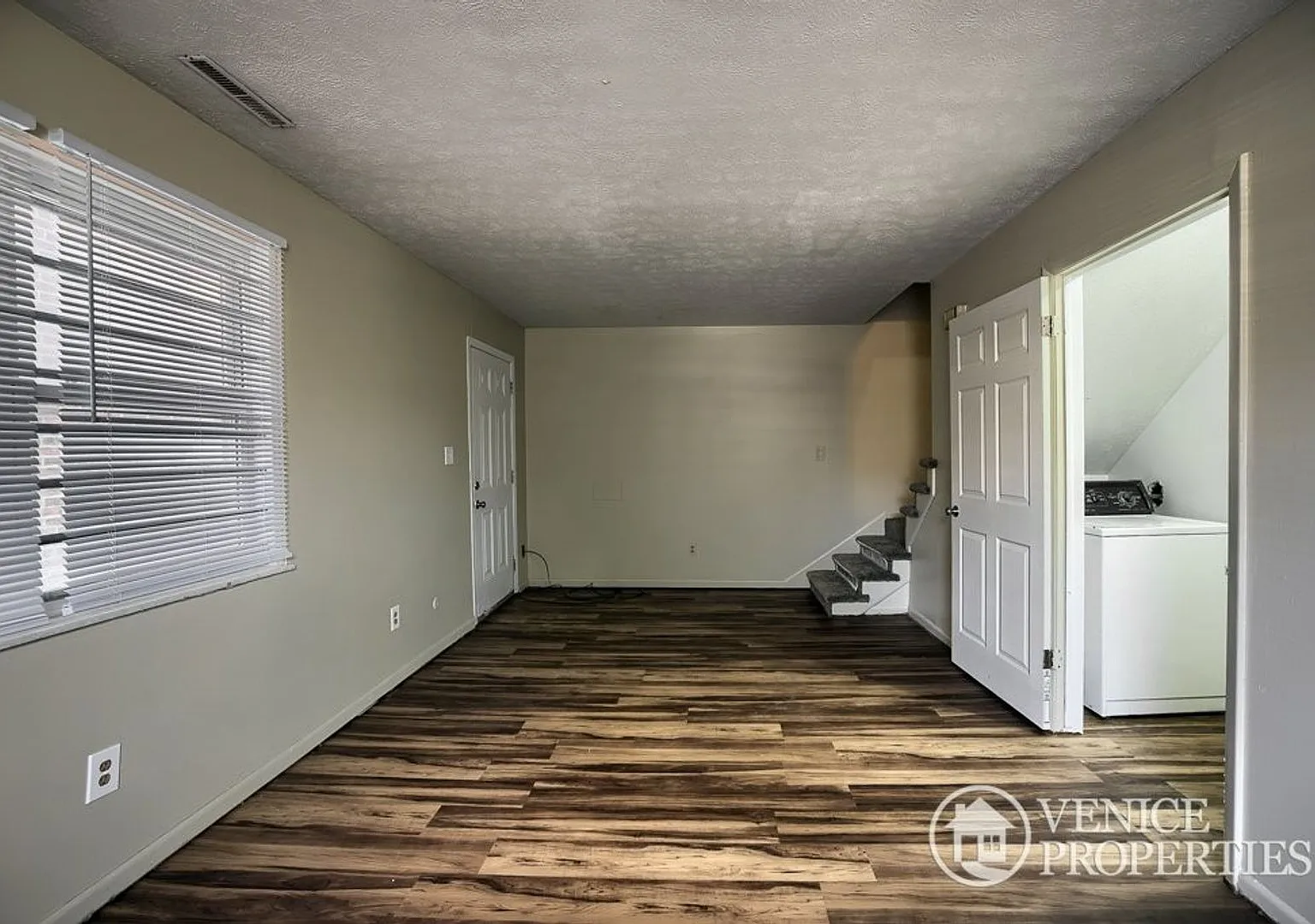 2 Bedroom On OSU Campus — Photo 3