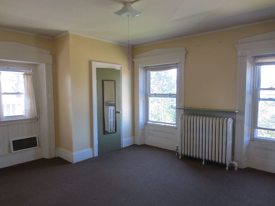 2nd image of 349 College St APT 1