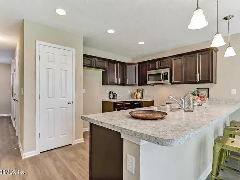 1308 Lake Shore Blvd — Photo 1