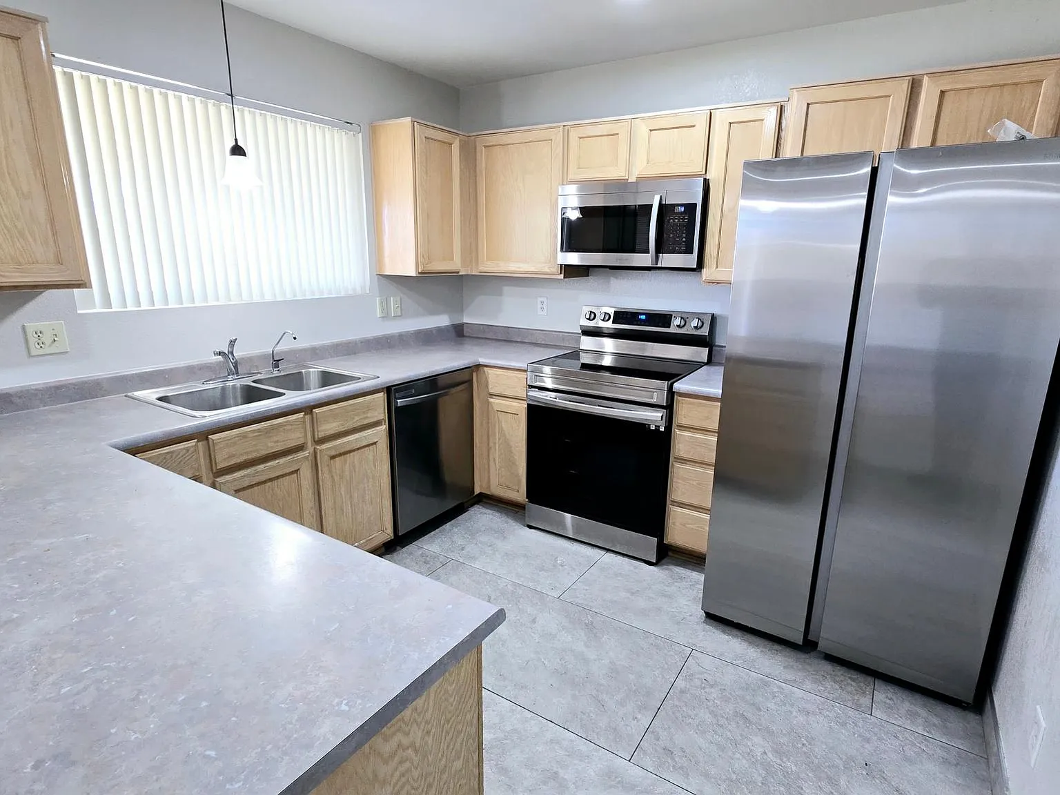 4 bed, 1636 sqft, $2,200 — Photo 4