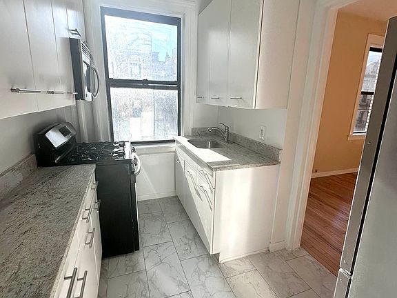 3rd image of 4101 Broadway Unit 4A