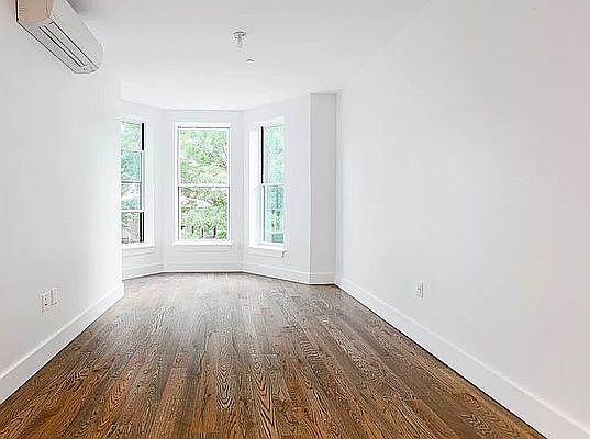 3rd image of 224 Hawthorne St #3E