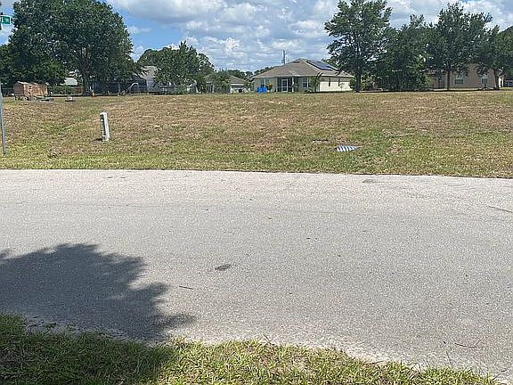 2nd image of 1185 SW Gastador Ave
