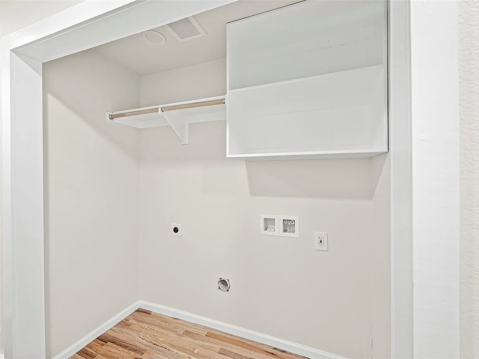 3 bed, 2.5 bath, 1608 sqft, $1,800 — Photo 4
