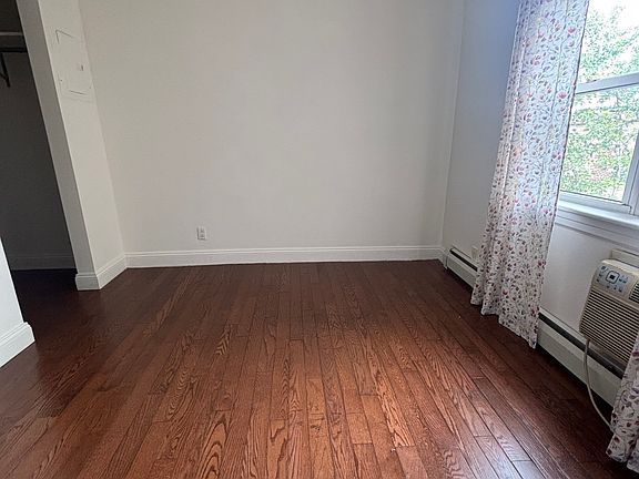3rd image of 755 E 133rd St Floor 1