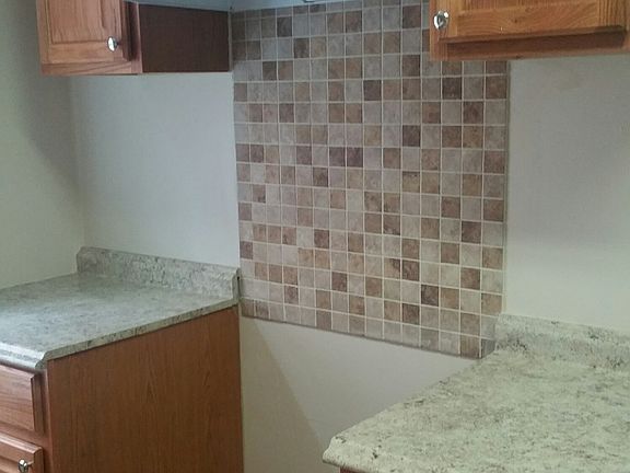 3rd image of 825 Elm St APT A2