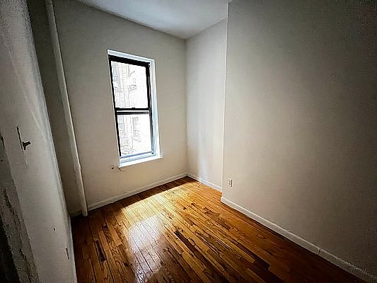 3rd image of 229 E 84th St APT 1C
