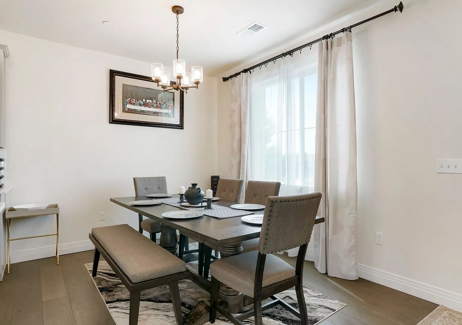Spacious 3BR 3 Full Bath Condo in Aurora — Photo 3