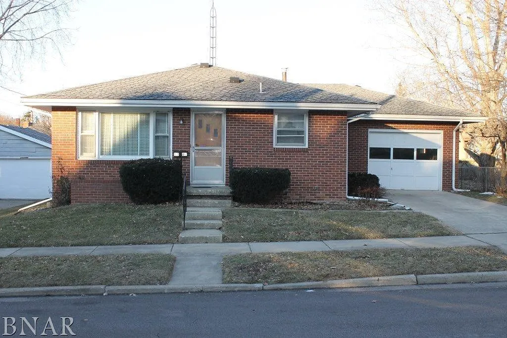 1207 S Oak St photo 1