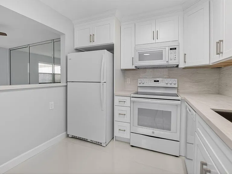 11 Brittany Ave #A — Photo 15