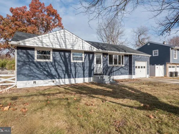 894 Estates Blvd, Hamilton, NJ 08690