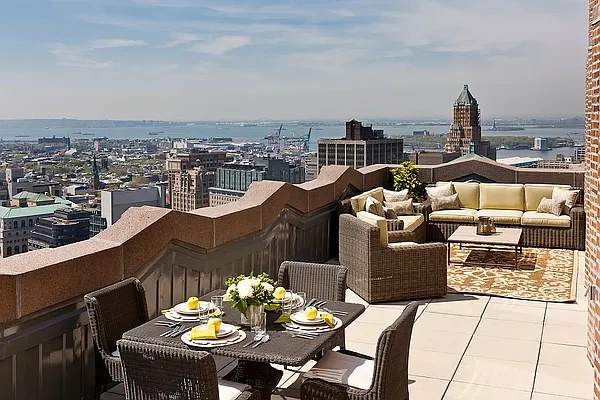 Sold by Daniel Gale Sotheby's International Realty | media 11