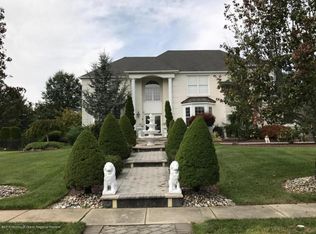 1 Camelot Dr, Farmingdale, NJ 07727